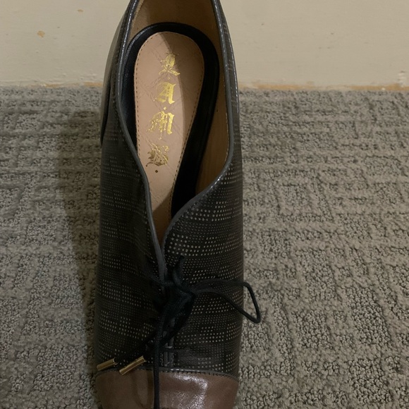 L.A.M.B. Peep toe lace up - Picture 8 of 8